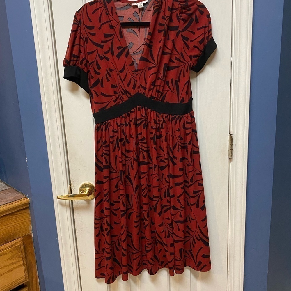 Women Dress Barn satiny red and black V-neck a-line fit and flare casual size 12